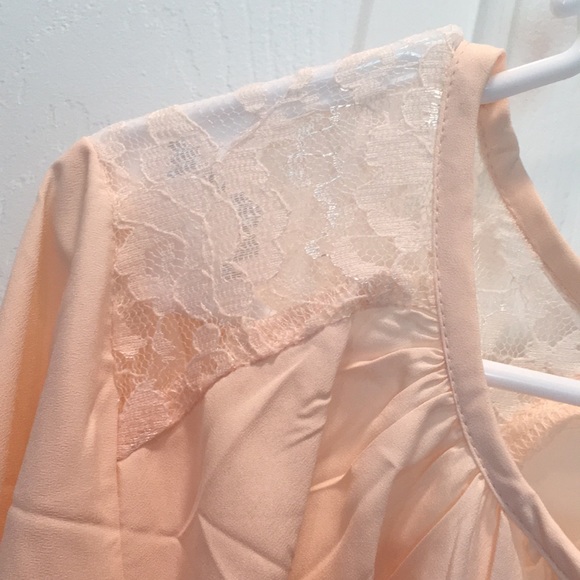 Pale pink maternity shirt. - Picture 2 of 2